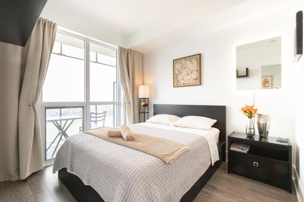Bright Condo In The Heart Of Toronto Exterior photo