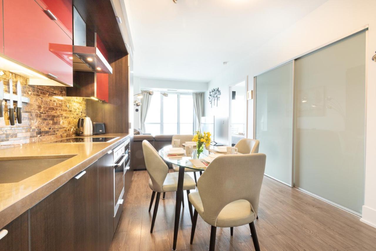 Bright Condo In The Heart Of Toronto Exterior photo