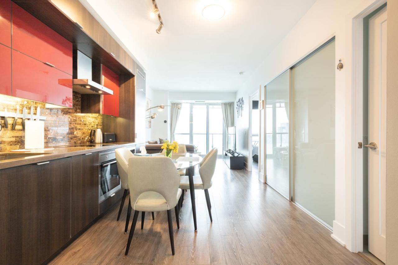 Bright Condo In The Heart Of Toronto Exterior photo