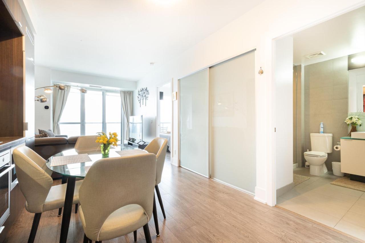 Bright Condo In The Heart Of Toronto Exterior photo