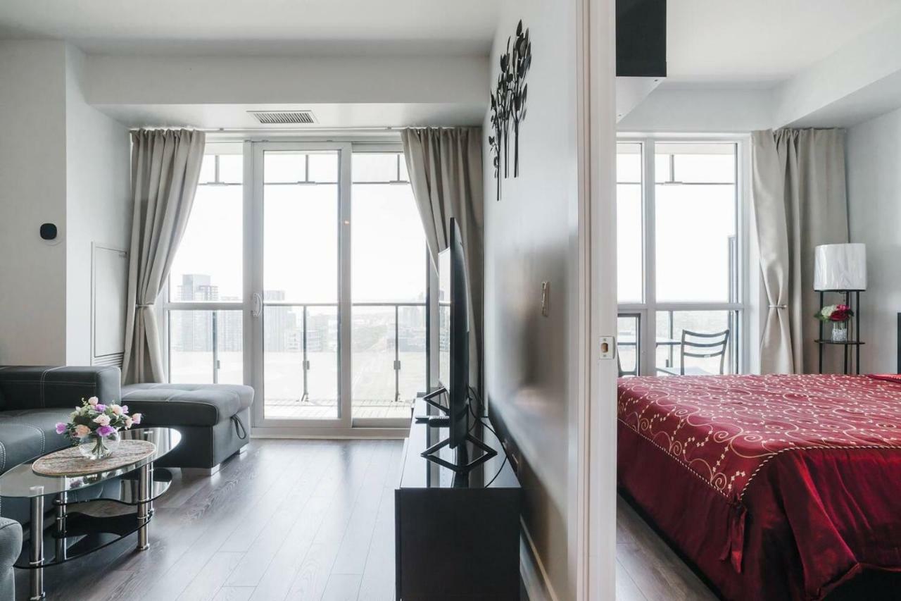 Bright Condo In The Heart Of Toronto Exterior photo