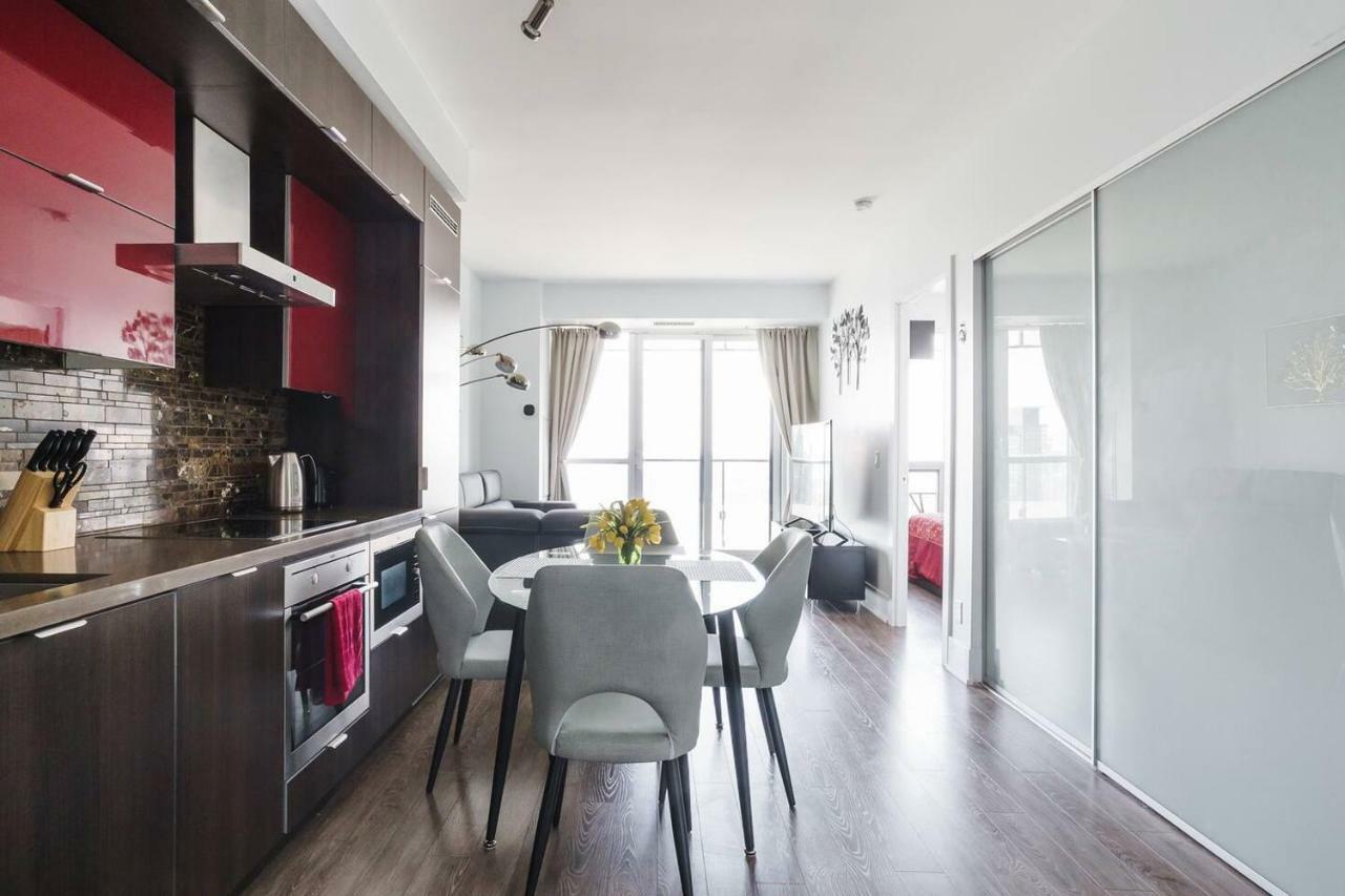 Bright Condo In The Heart Of Toronto Exterior photo