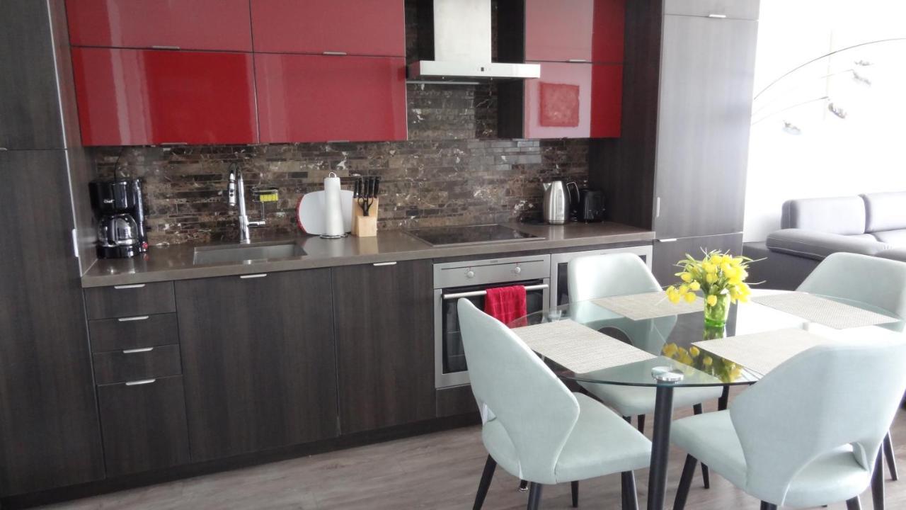 Bright Condo In The Heart Of Toronto Exterior photo
