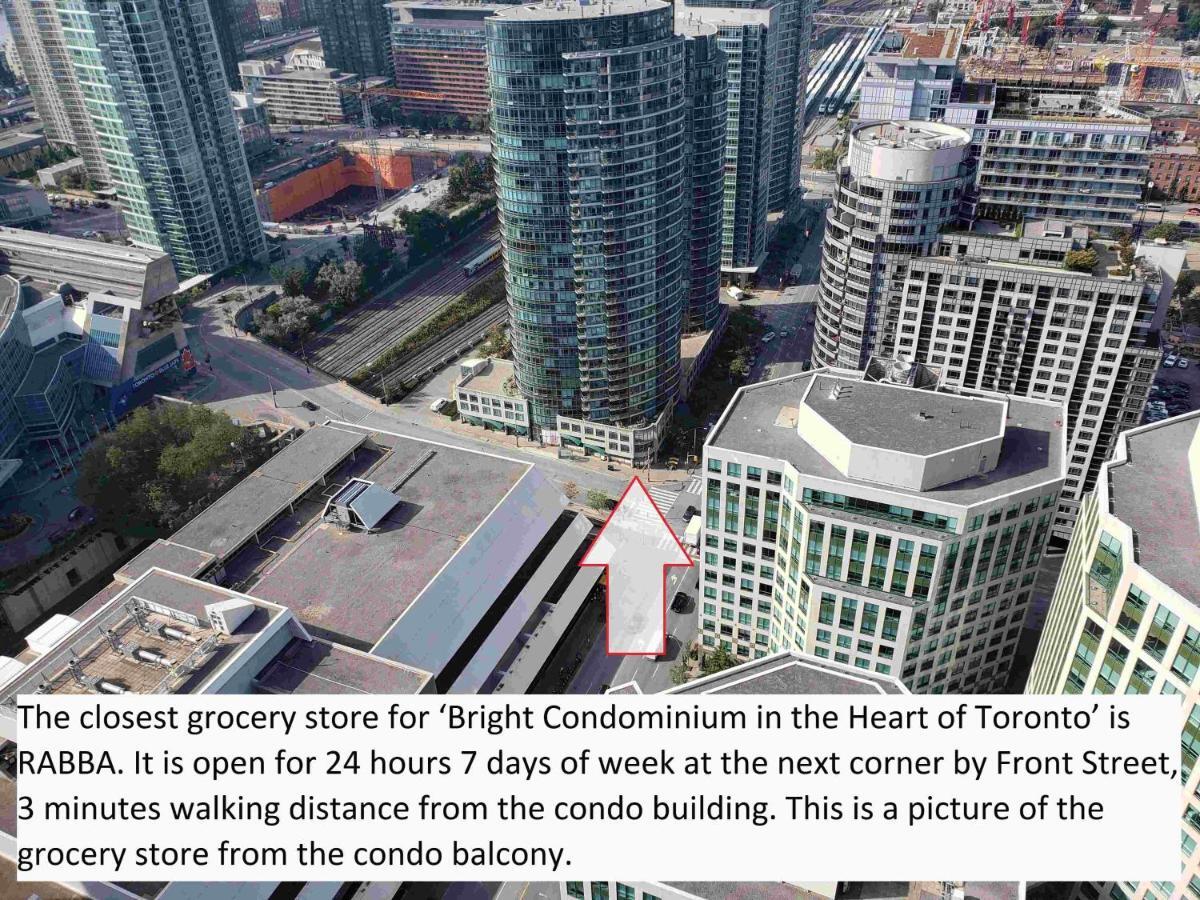 Bright Condo In The Heart Of Toronto Exterior photo